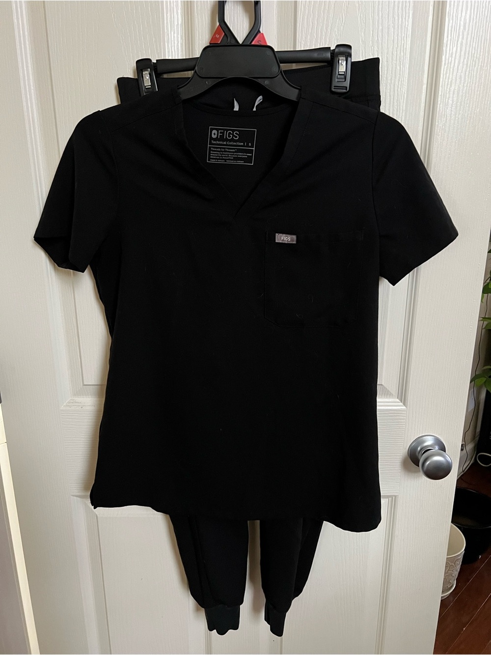 Figs Black Women's Technical Collection V Neck and Jogger - Small